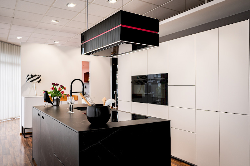 Küche mit E Geräten - moderne Küche